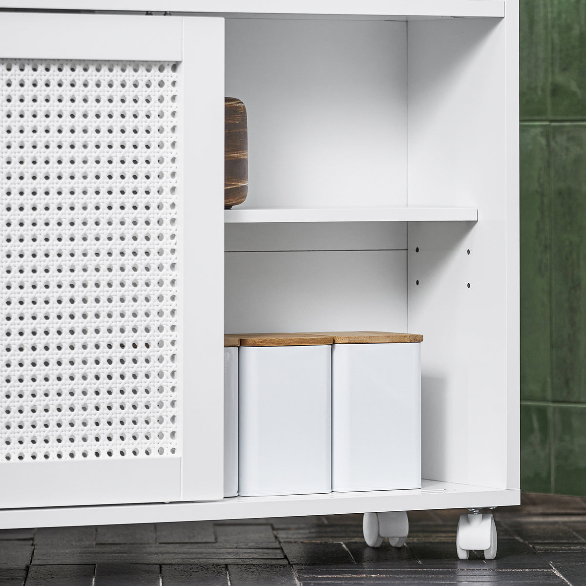 SoBuy BZR119-W Meuble WC à Roulettes avec 2 Portes Coulissantes en Rotin – L65×P20×H70 cm, Charge 35 kg, MDF E1, Blanc