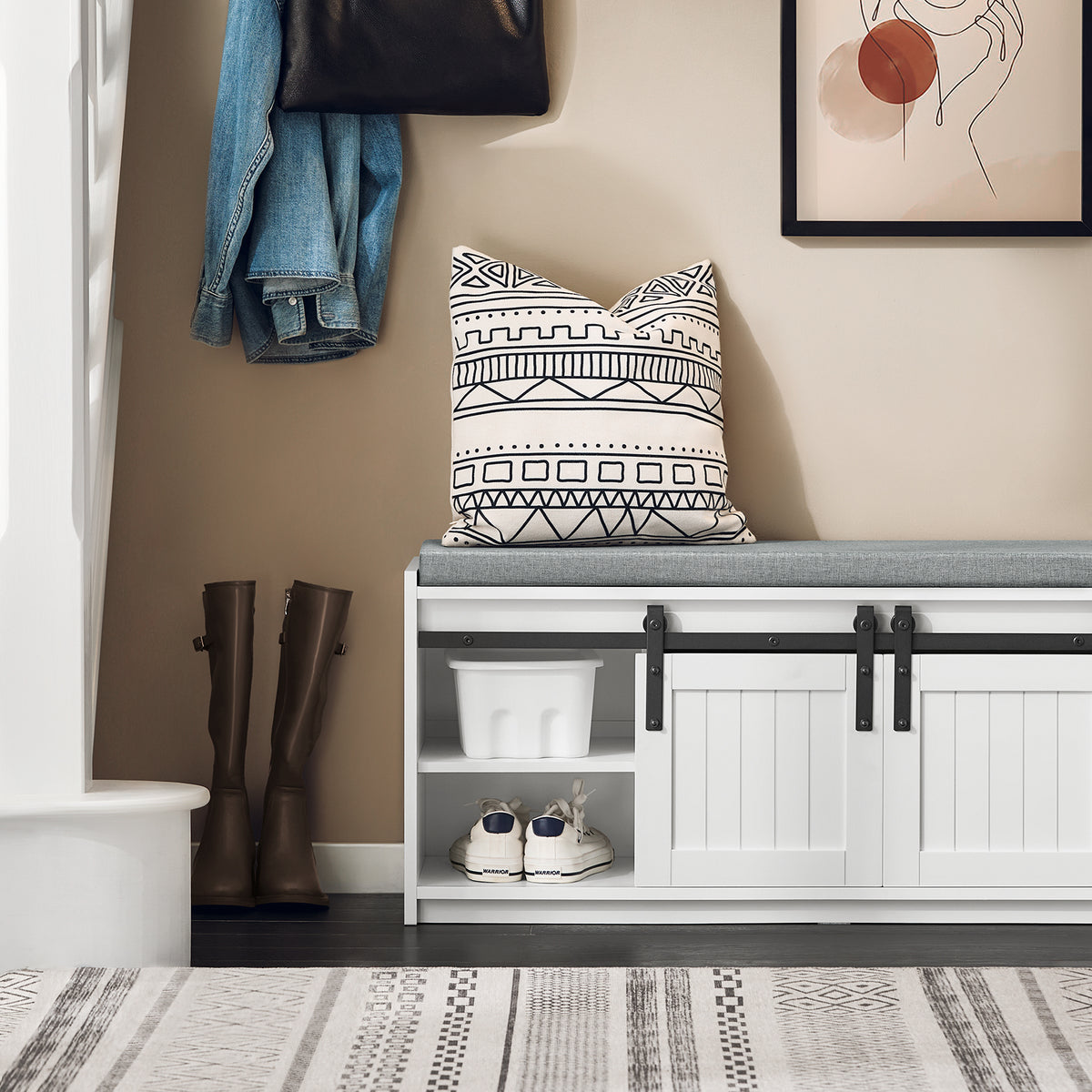 SoBuy FSR133-K-W Banc à Chaussures avec Coussin Rembourré, Porte de Grange Coulissante, 6 Compartiments Réglables, Charge 200 kg – 90x35x46 cm, Blanc