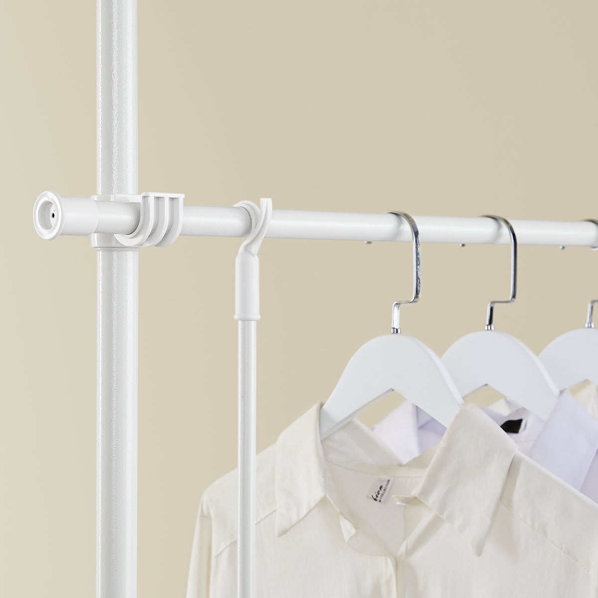 SoBuy KLS04-II-W Portant à vêtements télescopique solide - Penderie ouverte réglable avec tringles et étagères, Porte manteau pour chambre/dressing, Blanc