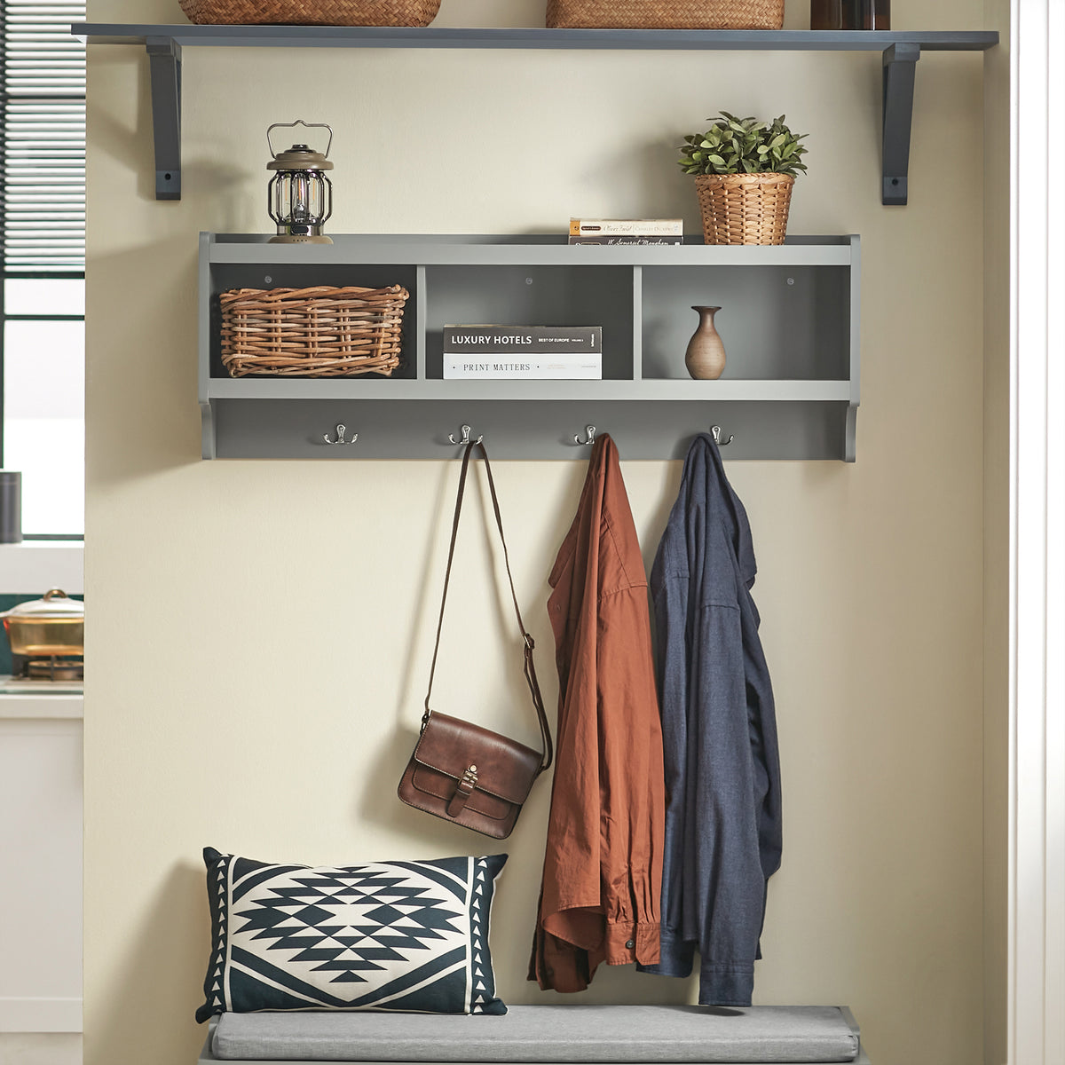 SoBuy FHK28-HG Porte Manteau Mural, Étagère de Rangement, Meuble Entrée, Vestiaire avec 3 Compartiments et 4 Crochets Doubles, 100x25x35 cm, Gris