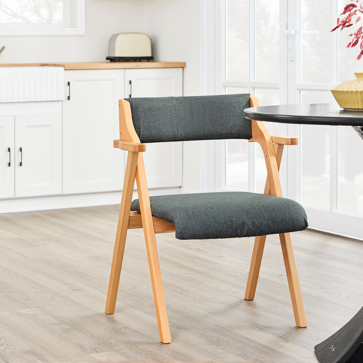 SoBuy FST98-SG Chaise Pliante avec Coussin, Confortable et Gain de Place, Pliable, Design Fonctionnel, Usage Quotidien, Format Pratique – Bois, Gris Foncé
