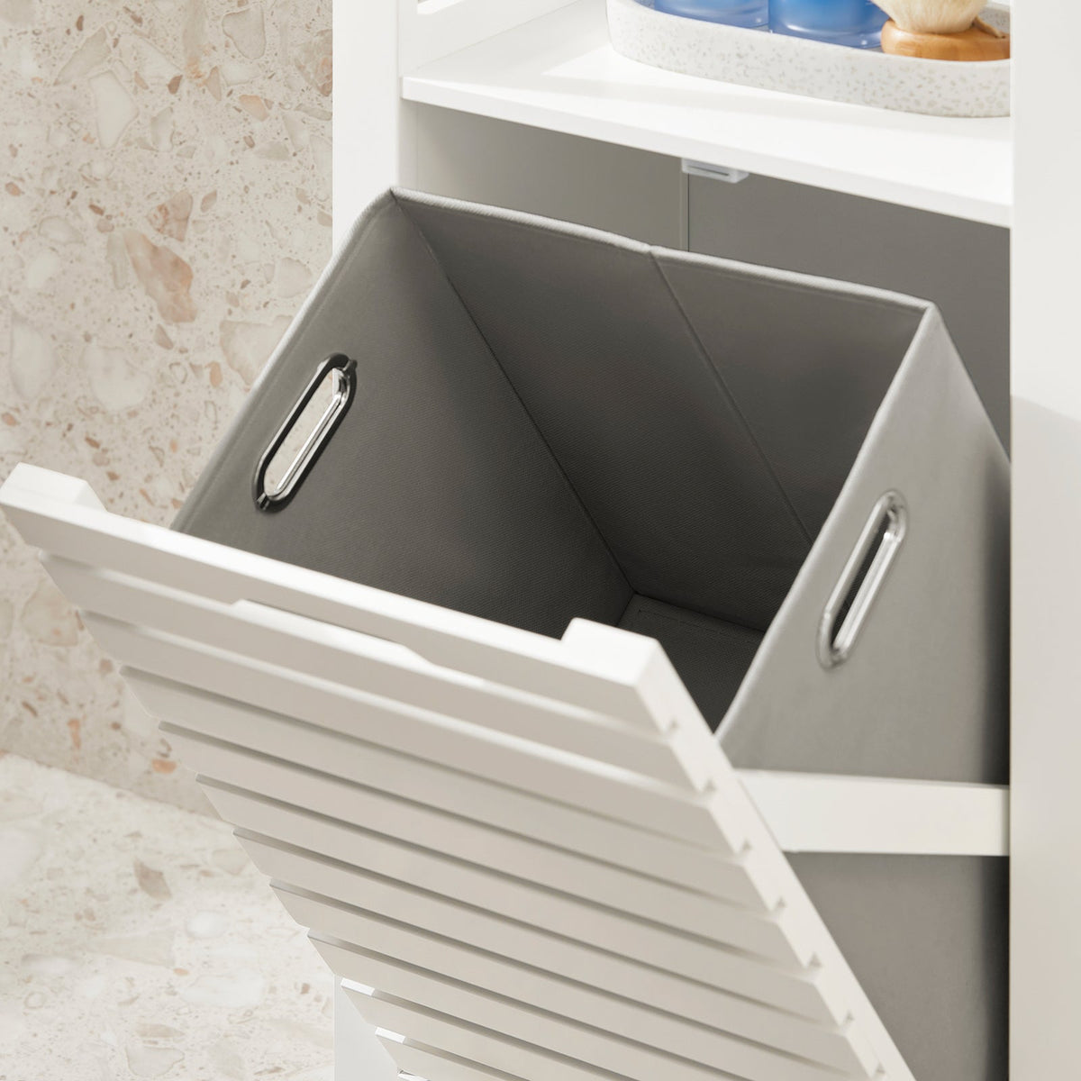 SoBuy BZR67-W Meuble Bas Armoire Toilette avec 1 Panier bac à Linge basculant Meuble de Rangement Corbeille à Linge Coffre à Linge